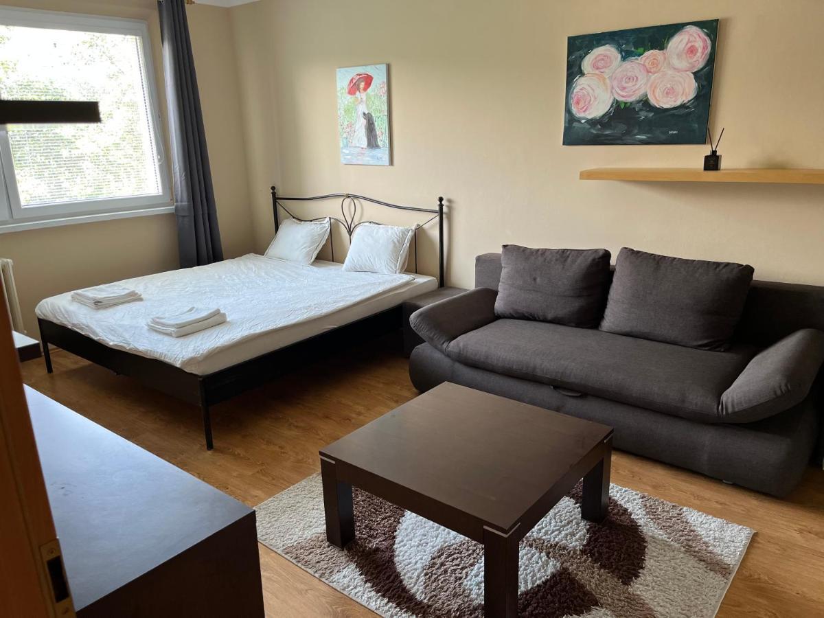 Elegant Escape Apartment - Free Parking, Easy Access To City Centre Братислава Экстерьер фото